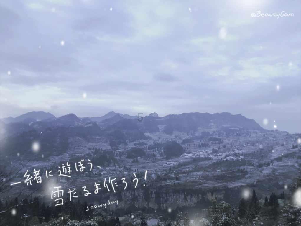 浇花的漂亮女孩